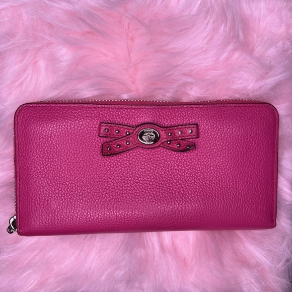 Coach Zippy Wallet - Picture 2 of 8